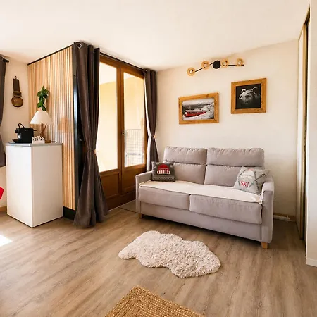 Appartement Moderne Et Lumineux Avec Vue Sur Le Mont Charvin. Parking Privatif *